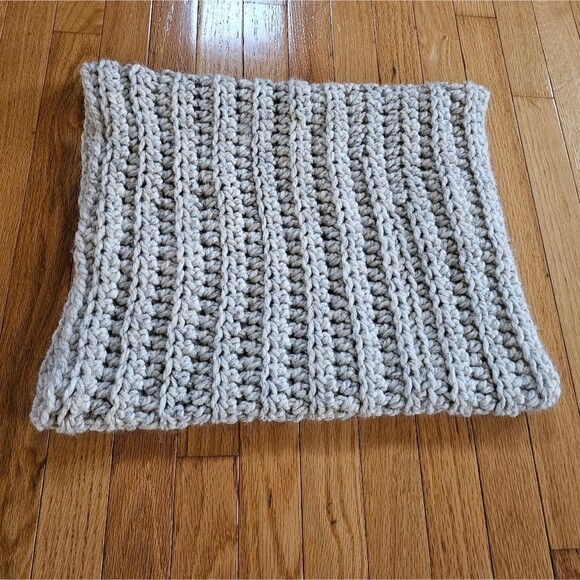 Handmade Crochet Soft and Chunky Infinity Red Scarf. Very stylish! Color Oatmeal - Picture 5 of 5